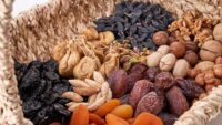 mixed nuts and dried fruits