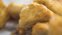 close up chicken nuggets