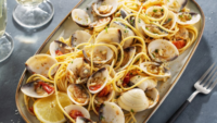 clams and spaghetti dish